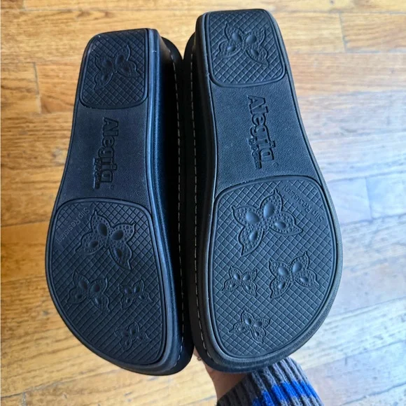 Alegria Paloma Mary Jane shoes in a black metallic finish. Size: 36/6 - Picture 5 of 6